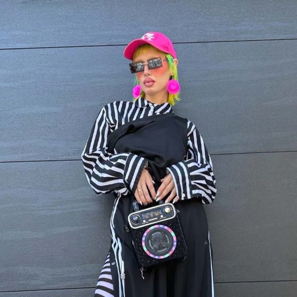 Betsey Johnson Karaoke Duet Handbag - Mini Microphone & Built-in Speaker Music - Picture 8 of 11